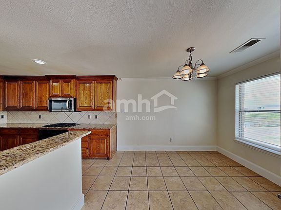 5th image of 1827 Leann Ln