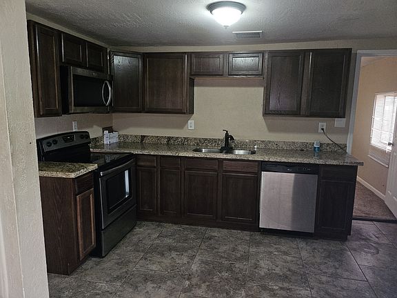 2nd image of 708 W 12th St #B