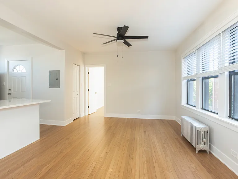 2617 1/2 W Berwyn Ave #3B — Photo 6