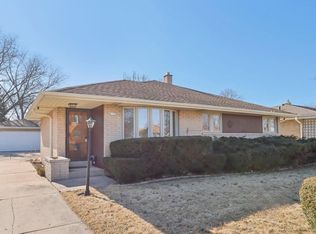 6135 W Plainfield Ave, Greenfield, WI 53220