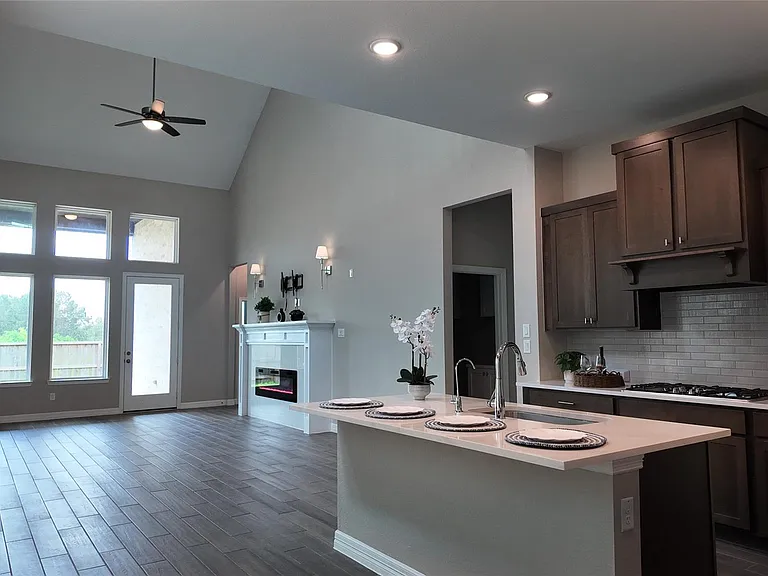 360 Mallorn Ln — Photo 5