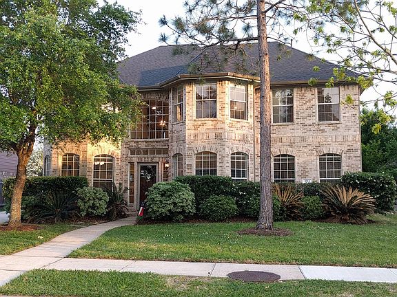 Lush landscaping & new roof!