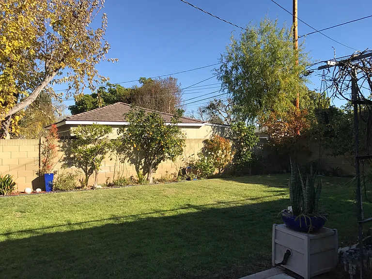 4638 Blackthorne Ave — Photo 41