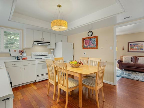 5th image of 870 Southwood Blvd #10