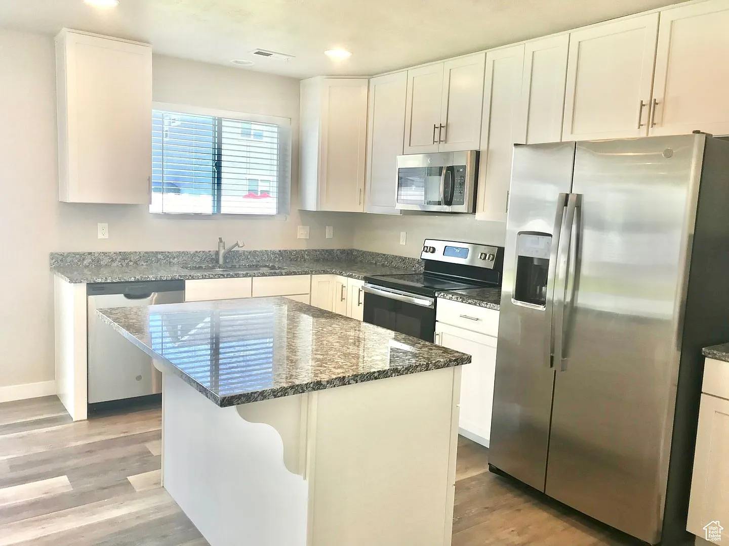 3 Bedroom, 2.5 bath American Fork Home — Photo 4