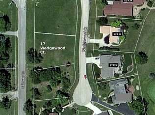 17 Wedgewood Ct, Mattoon, IL 61938