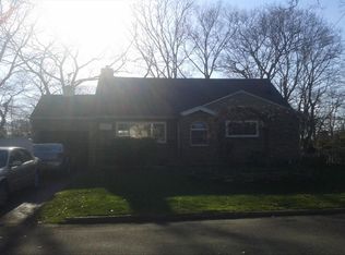 28 Westwood Dr, North Babylon, NY 11703