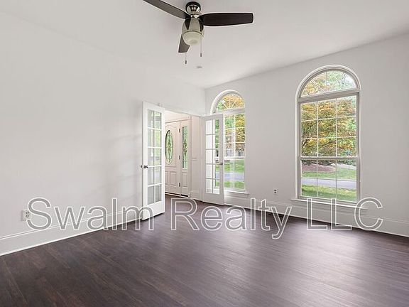 4th image of 240 Timber Knoll Dr