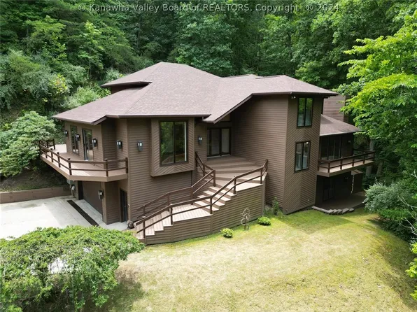 9 Edgewood Dr, Hurricane, WV 25526