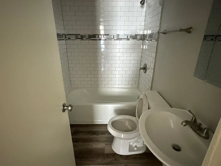 204 N 6th St #2 — Photo 7