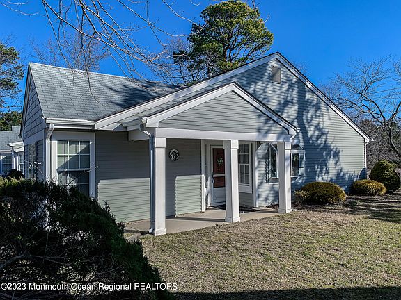 3rd image of 1051B Buckingham Drive