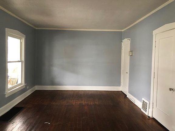 4th image of 802 Portage Ave #A