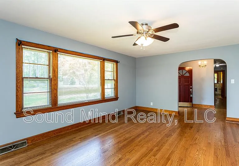 300 Tyson Ave — Photo 5