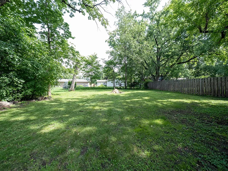 2116 W 105th St — Photo 32