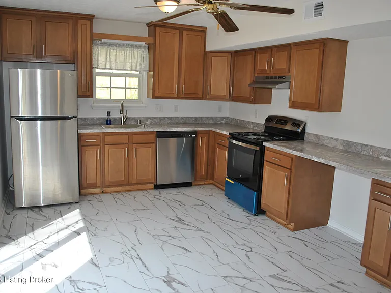 4118 Hickoryview Dr — Photo 4