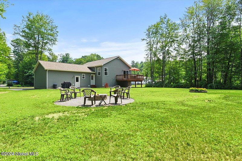 4th image of 5 Thornapple Drive