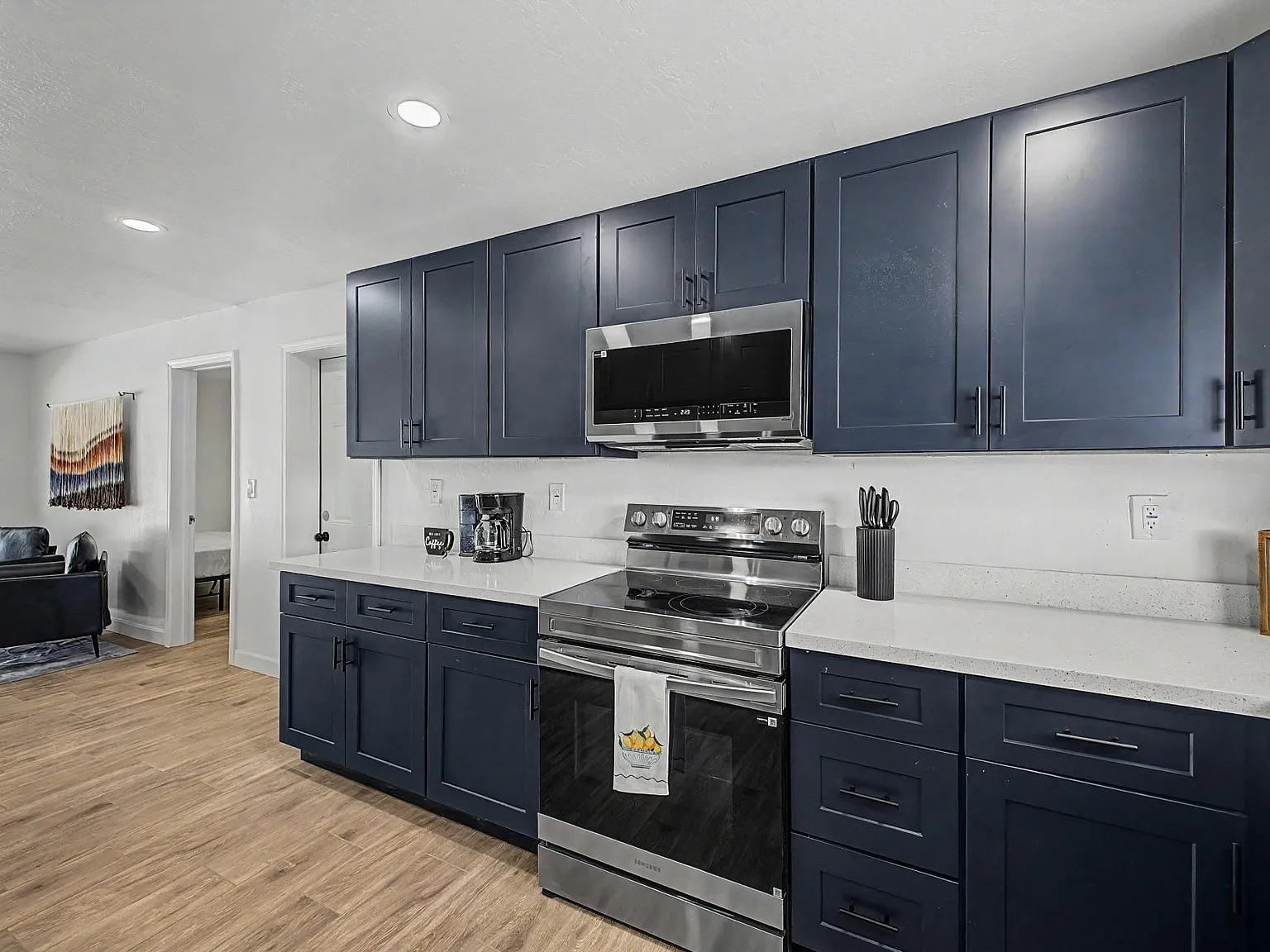 4 bed, 5.0 bath, 2800 sqft, $918 — Photo 4
