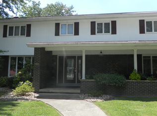 991 10th St, Carlyle, IL