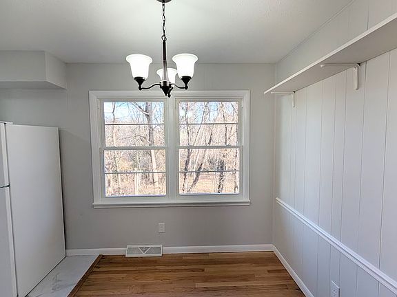 2nd image of 36 Debra Ln