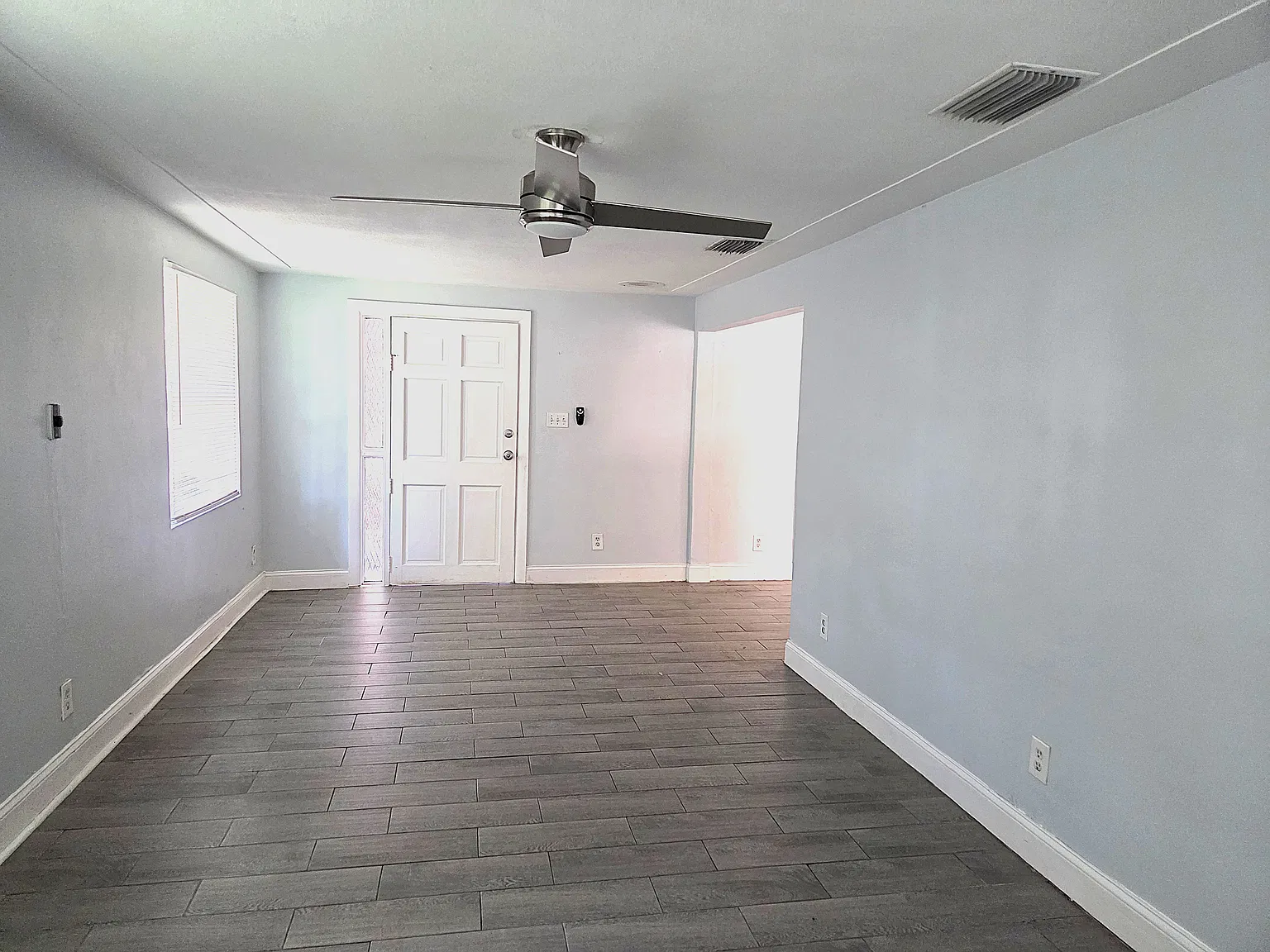 3 bed, 1200 sqft, $2,300 — Photo 3