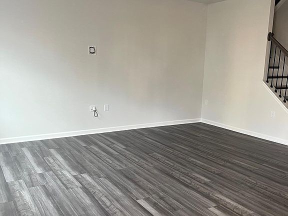 5th image of 415 Ribbon Rail St