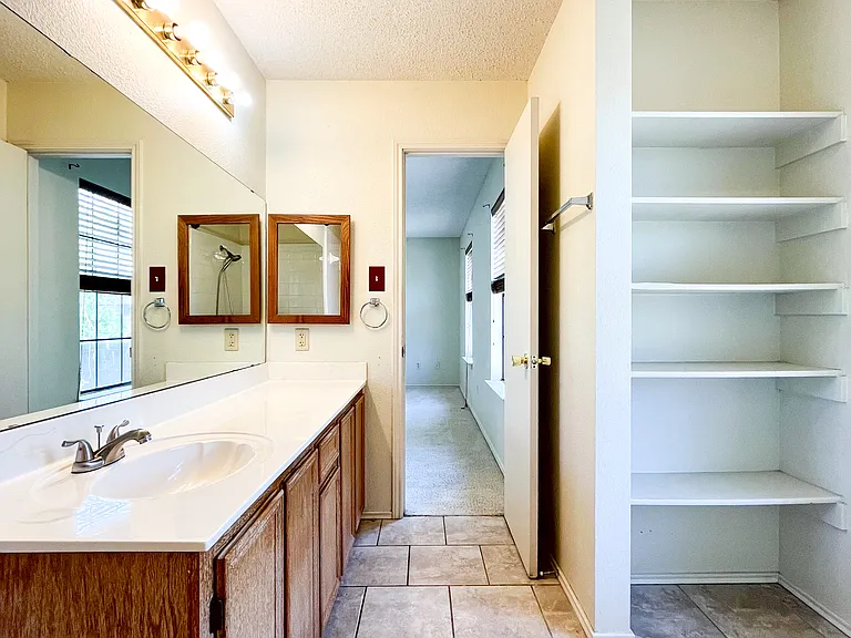 2512 Schulze Dr — Photo 35