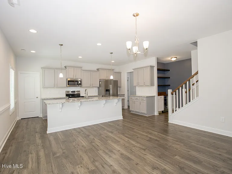 660 Avenue Of The Carolinas — Photo 28
