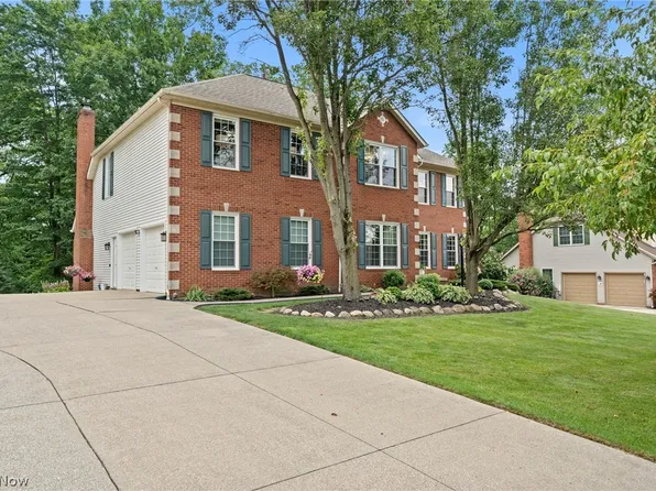 215 Beaumont Trl, Aurora, OH 44202