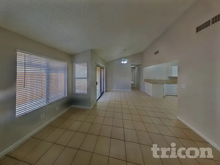 5429 Requa Ave — Photo 2