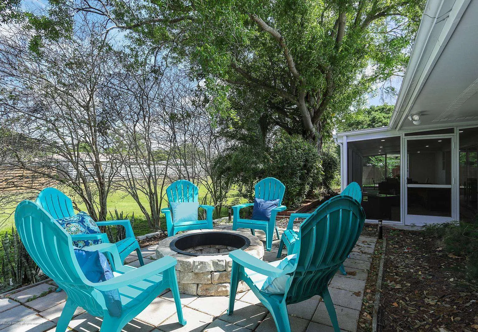 3 bed, 2.5 bath, 2640 sqft, $9,300 — Photo 2