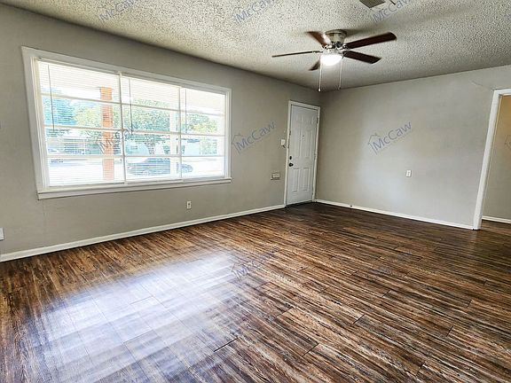 3rd image of 816 Sandell Dr