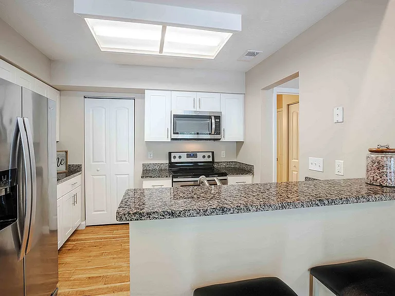 Spyglass Apartments — Photo 33
