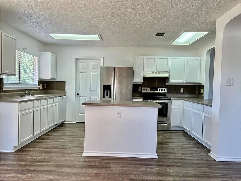 1105 Jolie Ln — Photo 6