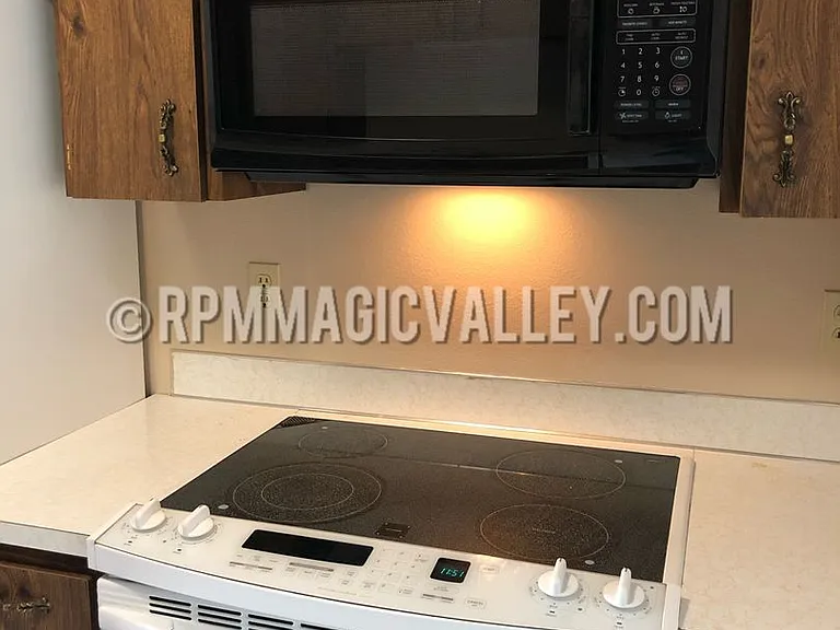 747 Meadows Dr #2 — Photo 6