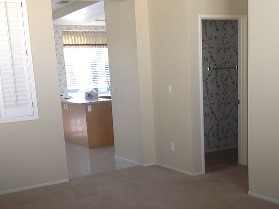 livg rm looking to fam rm