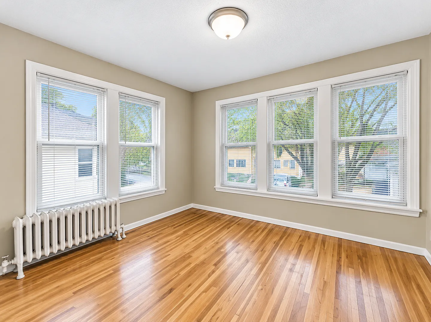 Cozy and Affordable Apartments on Green Line! — Photo 3