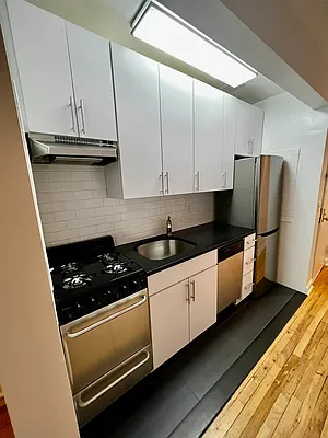 Rented by Salon Realty Corp | media 5