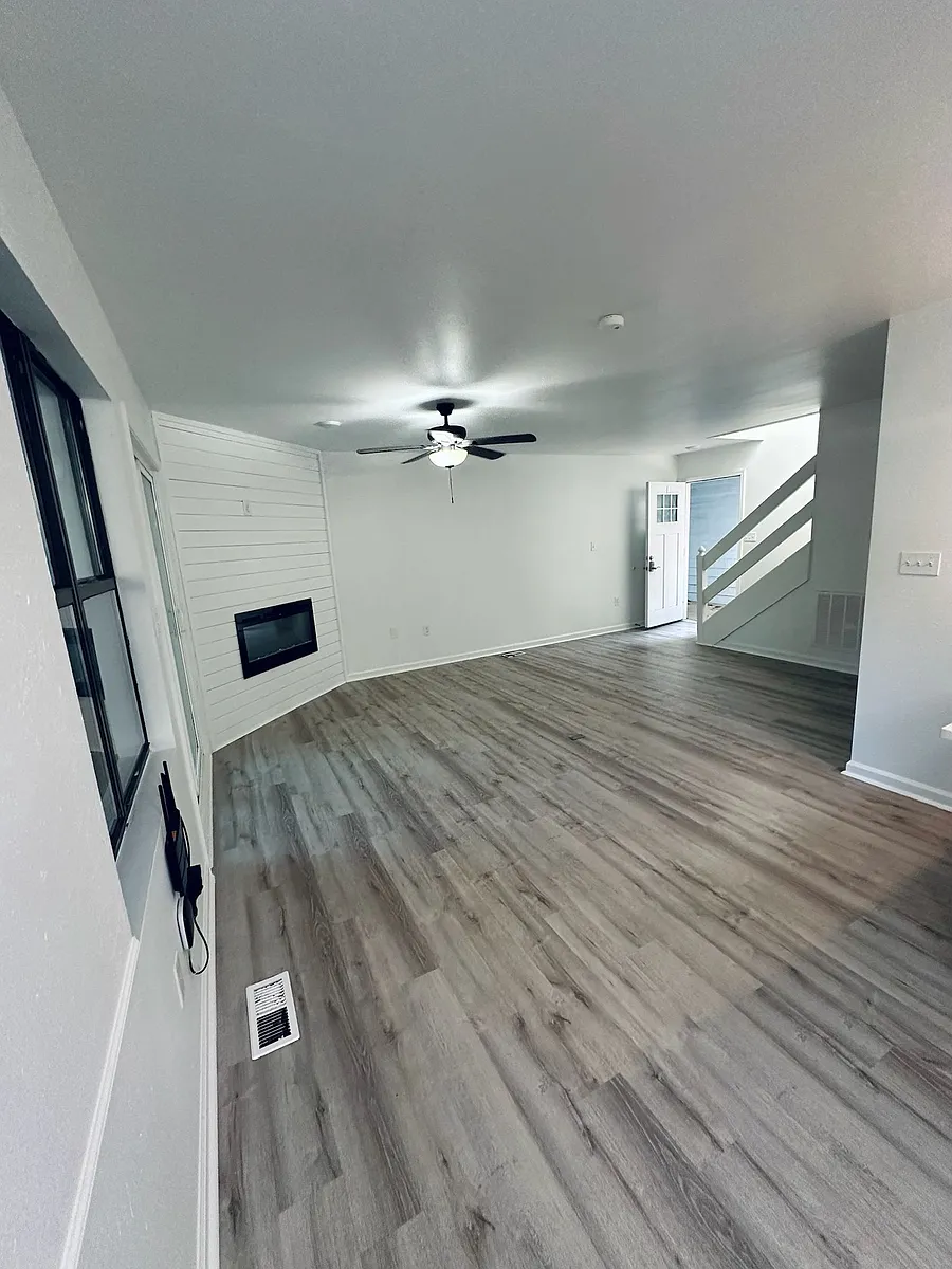 Building Photo - 2 Villa Dr #C