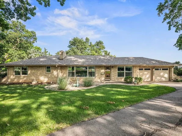 8601 Metcalf Ave, Overland Park, KS 66212