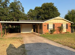 3601 Parkwoods Ln, Midwest City, OK 73110