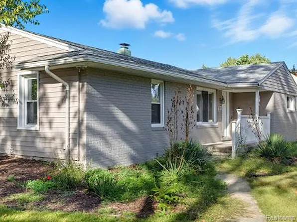 2075 Gulliver Dr, Troy, MI 48085