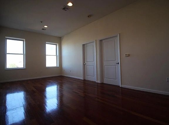 5th image of 501 30th St APT 2B