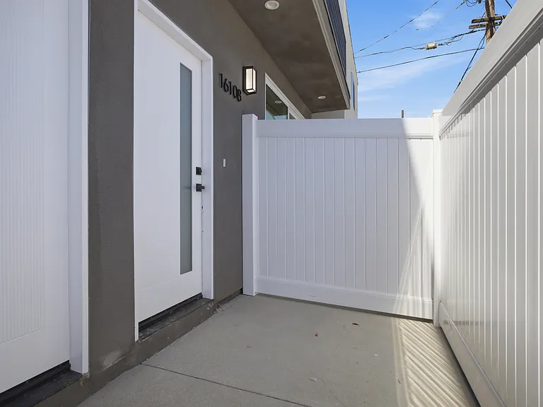 16104 Leadwell St — Photo 21