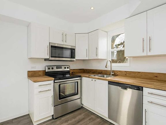 4th image of 3032 Medina Ave