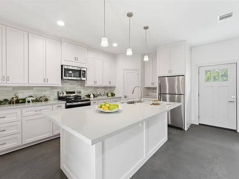12204 Hairston Cir #B — Photo 4