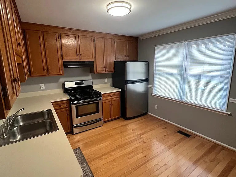 11211 Surry Woods Ct — Photo 6