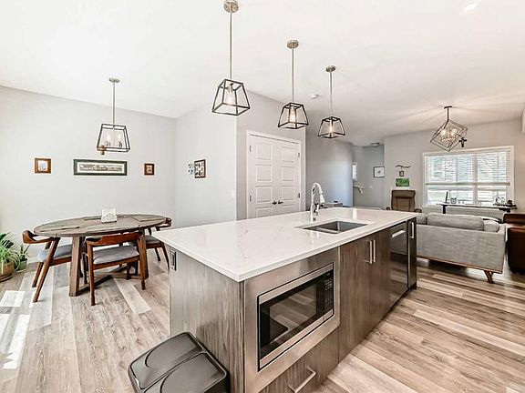 4th image of 508 N Harvest Grove Walk NE