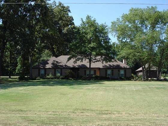 5th image of 3620 Plum Point Dr E