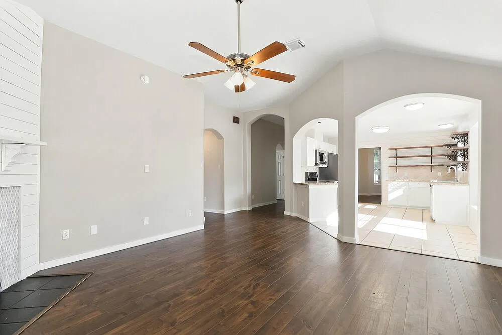 3 bed, 2.0 bath, 1706 sqft, $1,885 — Photo 3