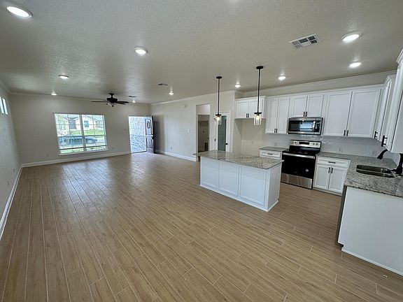 3rd image of 1607 Sideoats Ln